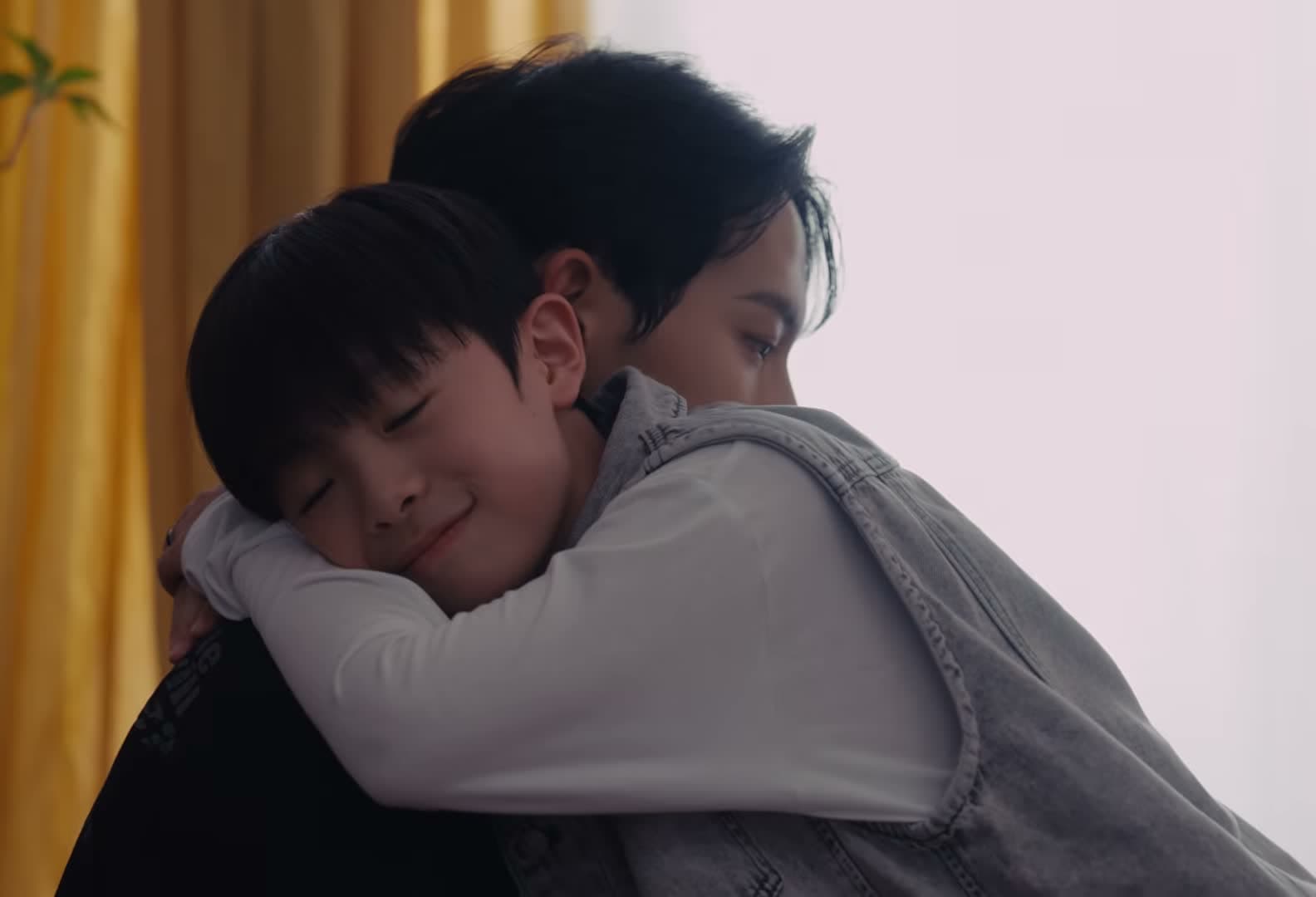 아이 다섯, 멤버 다섯 — 티아이오티 '다섯시간의 조각들' 뮤직비디오에서 놓친 일곱 가지