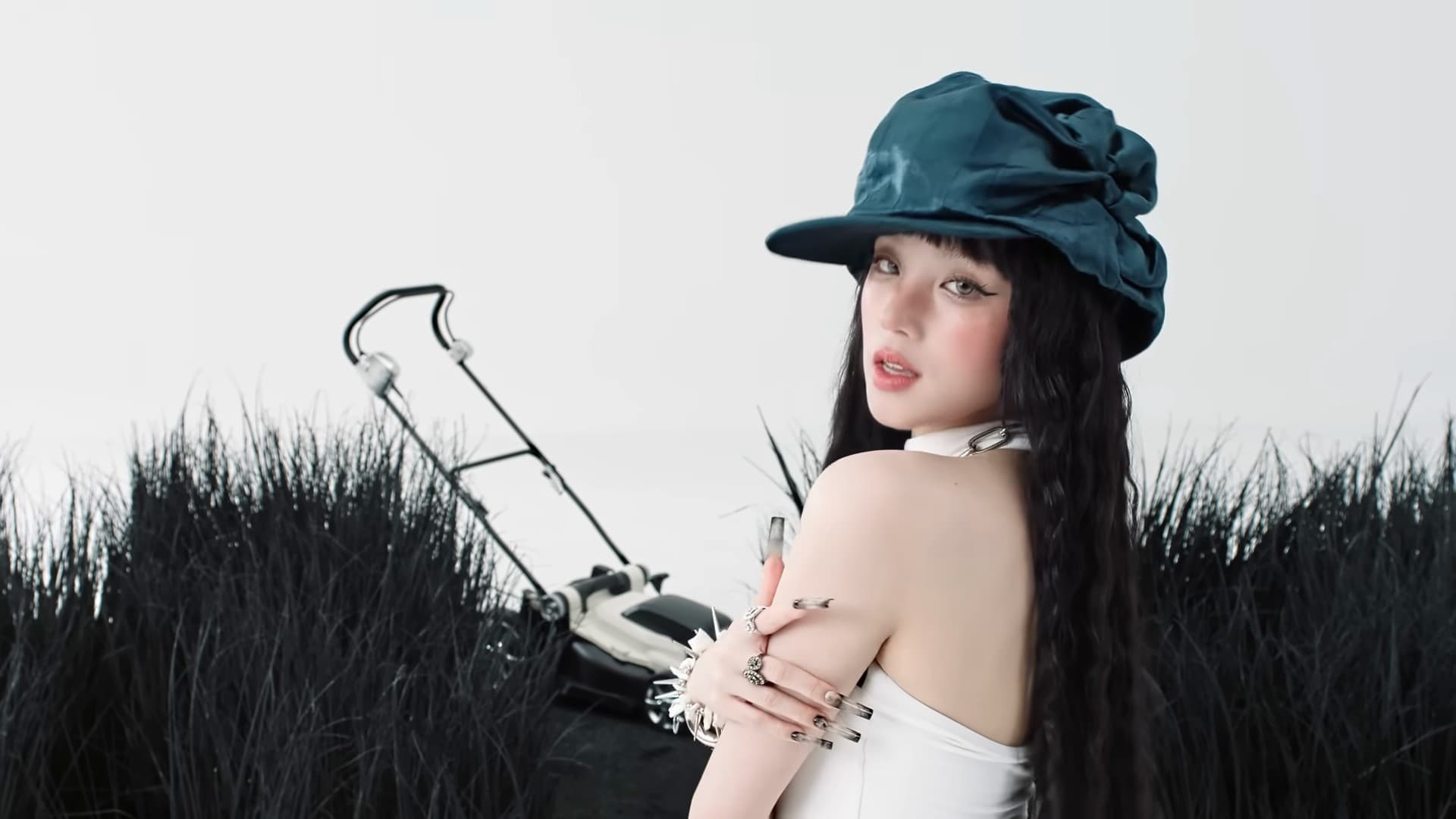 'Stay' 전에 우기 솔로 입문 — 'Giant'부터 '雨终曲'까지
