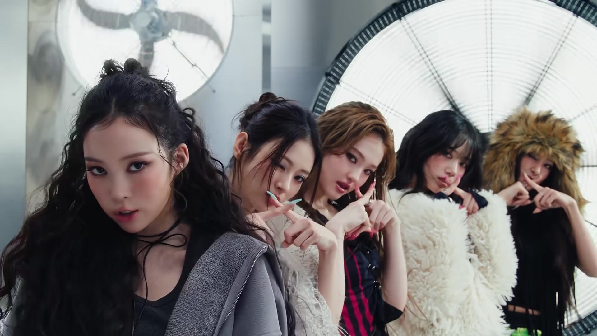 'GO HARD' 전에 미야오 입문 — 'MEOW'부터 '띠로리'까지 여섯 장면