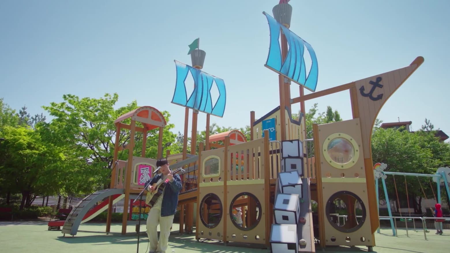 'Orbit', written at 19 and sung at 21: four songs Yun Jeong Hoon sang alone at a pirate-ship playground