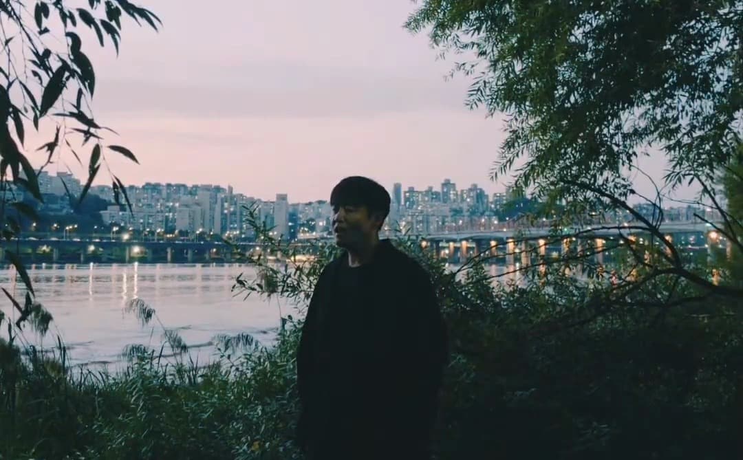 The drums and bass stay for just 76 seconds: Jeon Woo Sung (Noel)'s 'Let's Stay Like This'