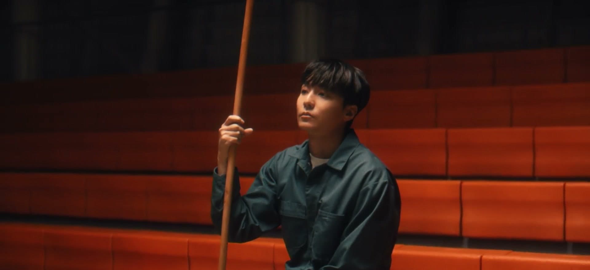 The song that says 'cry behind me' ends on 'stay in front of me': Roy Kim's 'CRY OUT LOUD'